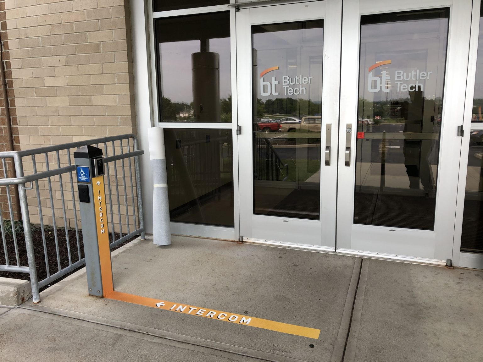 Intercom Directional Signage – Evolution creative solutions